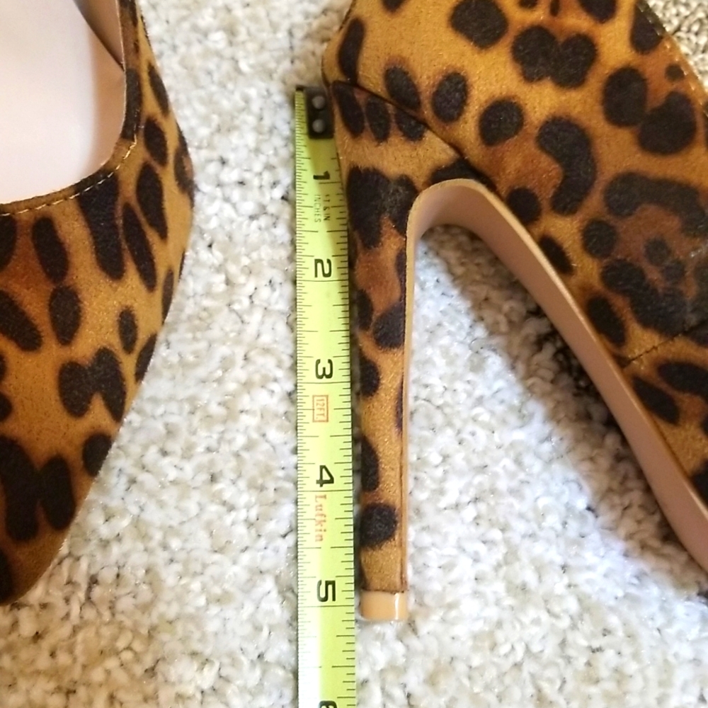 Lala Ikai leopard print heels sz. 6.5 - Picture 3 of 6